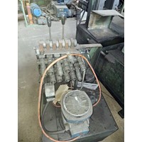 Gravity die casting machine for mould separate in 4 parts